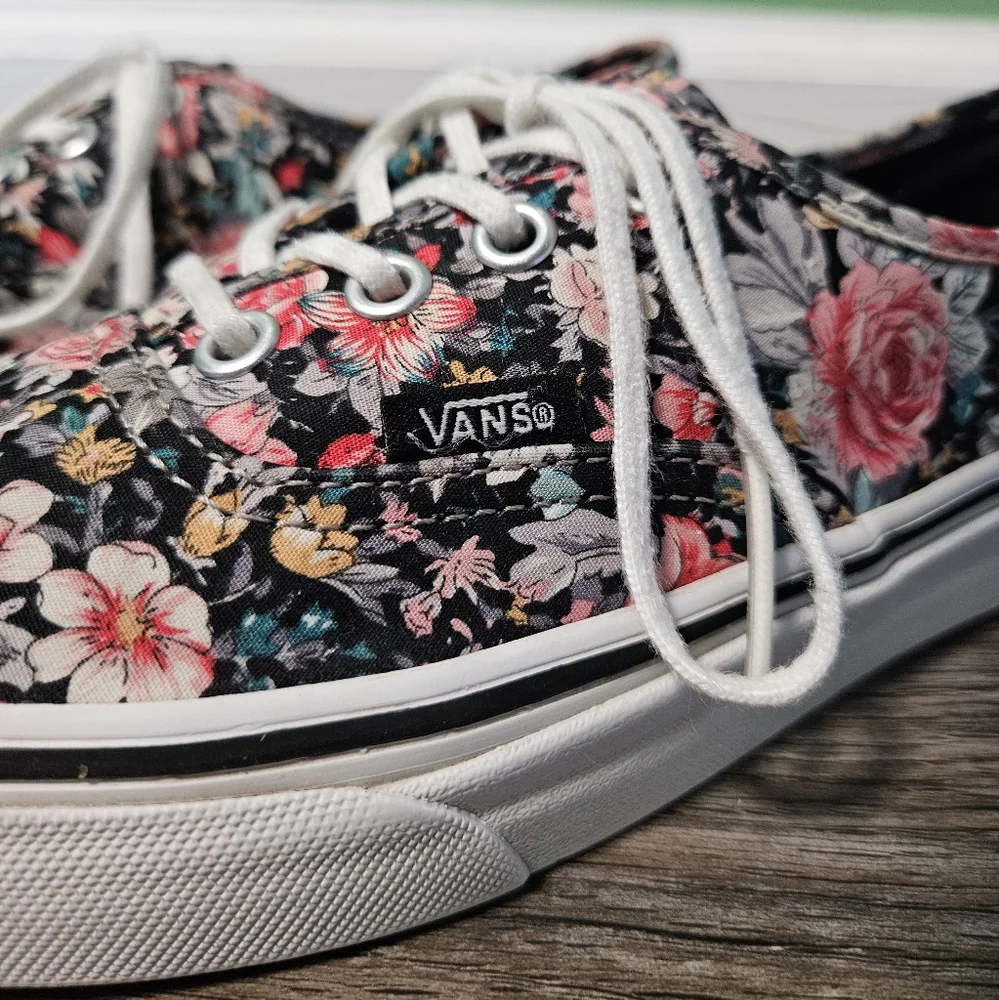 Vans Women's Floral Sneakers‎ - Black and Pink